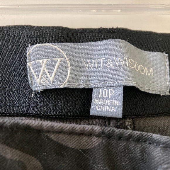 Wit and Wisdom Camo jeans 10 petite - Picture 4 of 8